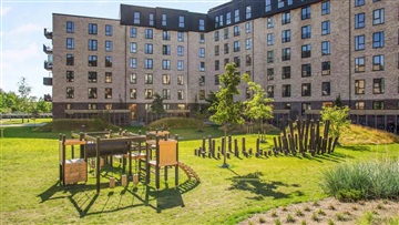 Stor 3 værelses lejlighed med altan