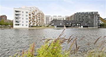 Lys lejlighed med vestvendt stue og altan ud ti...