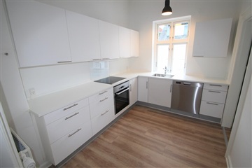 120 m2 lejlighed på Jernbanegade