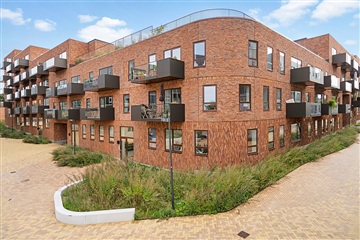 Stor 3 værelses lejlighed på øverste etage med ...