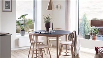 Meget rummelig opholdsstue med plads til famili...