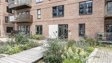 3 værelses lejlighed med to fine altaner, en øs...