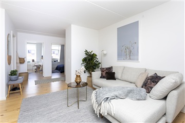 Stor 4 værelses lejlighed med gode værelser