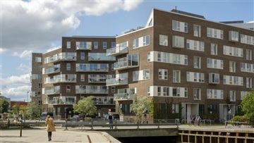 4 værelses lejlighed med altan og køkken alrum