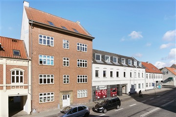 73 m2 lejlighed. Husdyr er tilladt