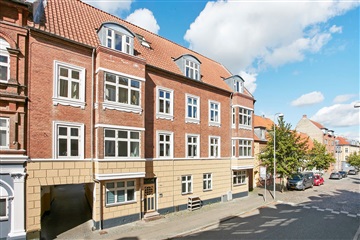 Smedegade, 100 m2, 4 værelser, 7.498 kr.