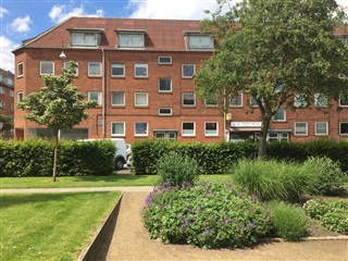 Rummelig 2 værelses lejlighed i rolige omgivels...