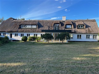 Stort hovedhus på gård lejes ud