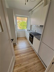 2-værelses lejlighed med altan lige udenfor vol...