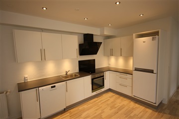 Stor 4 værelses lejlighed er nu til leje i Vibo...