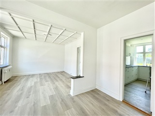 Hyggelig 3-værelses stuelejlighed med egen terr...