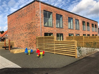 Lej nyere 2 plans rækkeshus på Dorphs Allé cent...