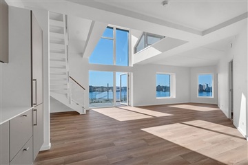 Lækker penthouse med fjordudsigt og stor altan