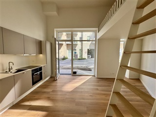 Lækker studio med stor hems og alt i hårde hvid...