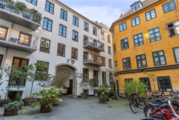 Lejlighed Nyistandsat og smagfuldt møbleret lejlighed på 213 etagemeter