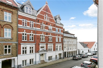 61 m2 lejlighed. Husdyr er tilladt