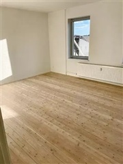 Lys 2-værelses på 56 m2 med separat køkken og o...