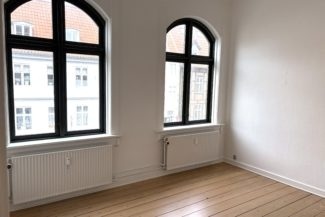 Flot istandsat delevenlig herskabslejlighed i O...