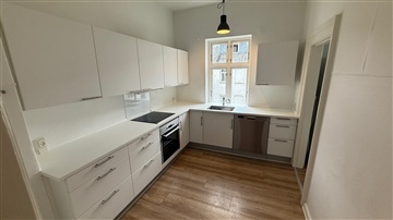Jernbanegade, 120 m2, 4 værelser, 8.995 kr.