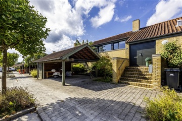 Fuldt møbleret hus med skøn have | Hørsholm