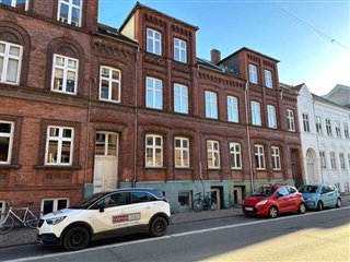 Skøn 3-værelses lejlighed i attraktivt kvarter 