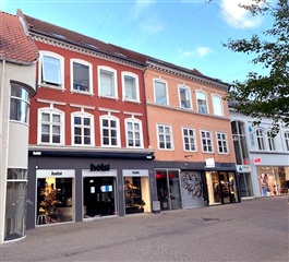 Dejlig delevenlig 3-værelses lejlighed beliggen...