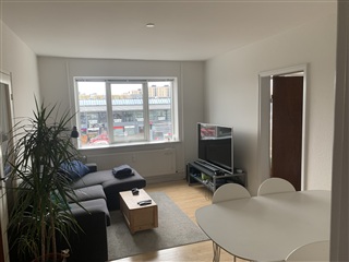 Stor og lys delevenlig 4-værelses lejlighed