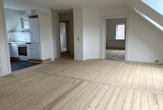 Flot 3 værelses lejlighed på lukket vej central...