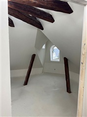 Nyrenoveret taglejlighed med loft til kip, synl...