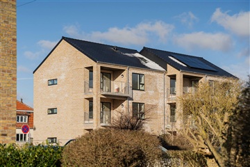 Nyopført lejlighed på 1. sal med altan i Valby