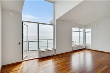 Skøn 3-værelses lejlighed ud til vandet i Skods...