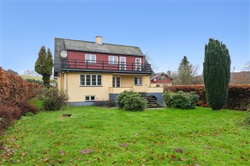 Stor villa i naturskønt område i Jyderup