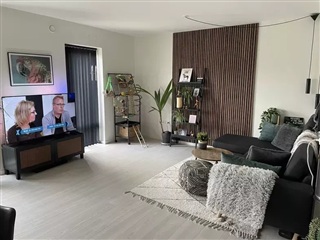 Flot stuelejlighed med udeareal