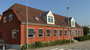 85 m2 lejlighed. Husdyr er tilladt