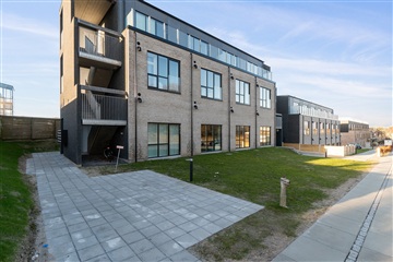 Flot og moderne 1-værelses lejlighed med hems