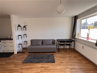 Lejlighed Nyrenoveret og møbleret 60 m² lejlighed – ved Åmarken Station og tæt på Valbyparken