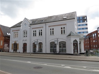 Charmerende 2-værelses lejlighed på Jernbaneg...