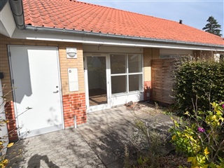Hus/villa Dejlig nyrenoveret rækkehus med terrasse