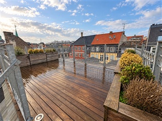 Lejlighed Eksklusiv 6-værelses i 2 etager med privat tagterrasse på Købmagergade!