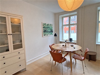 Lejlighed Velindrettet lejlighed på en rolig gade i hjertet af København